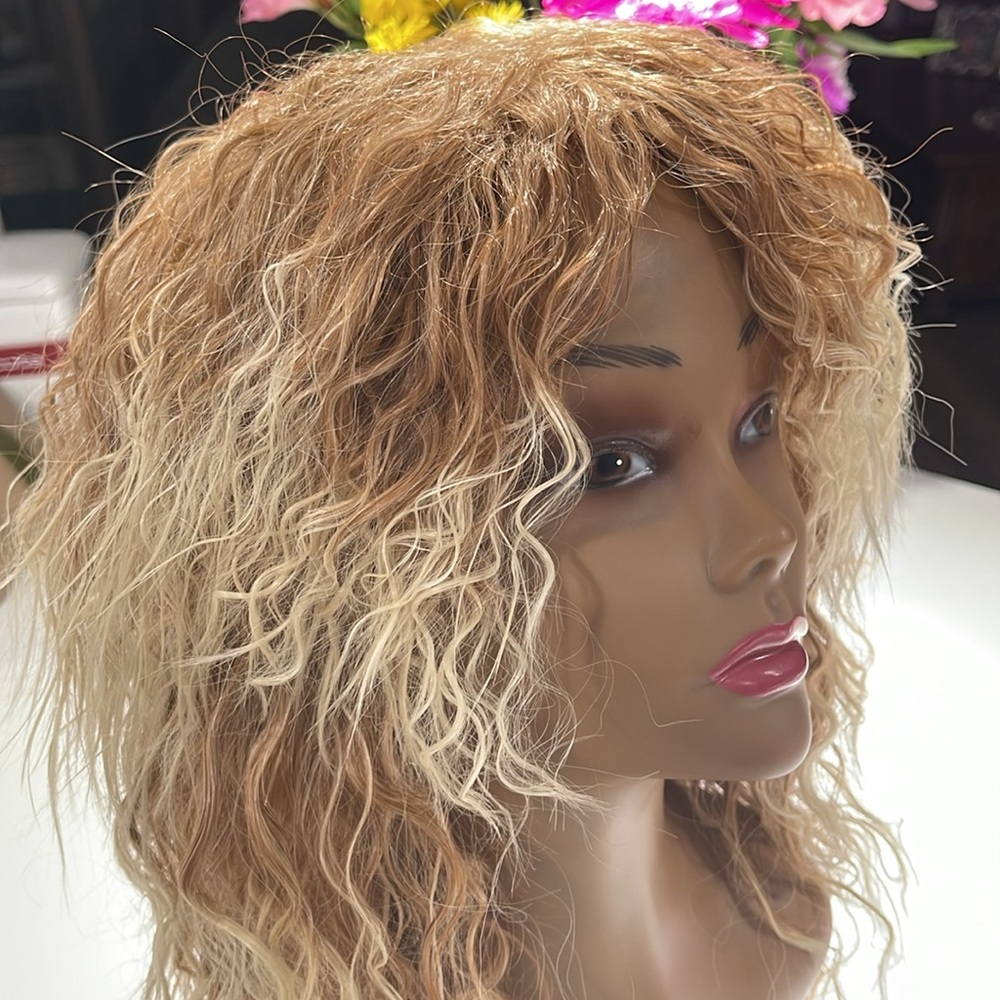 🥳🥳 2Fer HAIR, 20” & 22” long, Kinky/Curly with long layers, bangs, Blondes - Picture 4 of 16